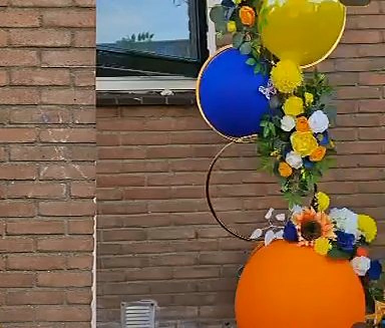 Cirkelframes met ballonnen en zonnebloemen